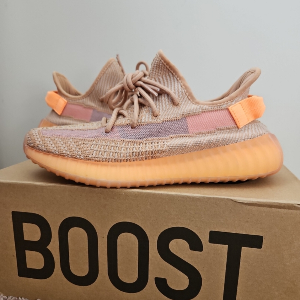 Yeezy 350 V2 Clay Size 7 Mens / 8 Womens